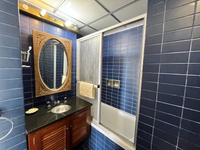 Edificio en la entrada de la peninsula - PLD849A