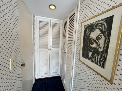 Edificio en la entrada de la peninsula - PLD849A