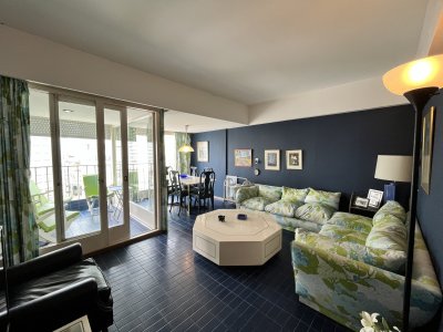 Edificio en la entrada de la peninsula - PLD849A