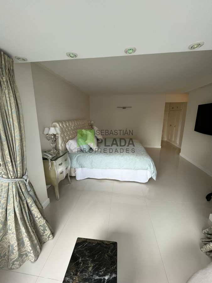 Apartamento ID.952 - EXCELENTE UNIDAD TODO RECICLADO PRIMERA LINEA AL MAR