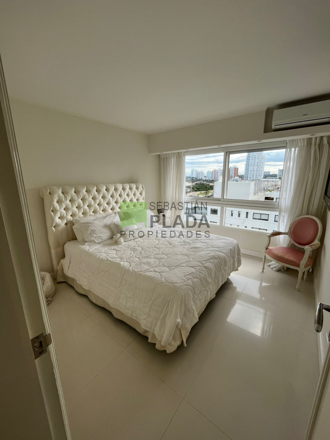 Apartamento ID.952 - EXCELENTE UNIDAD TODO RECICLADO PRIMERA LINEA AL MAR