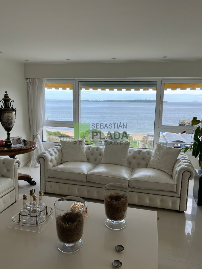 Apartamento ID.952 - EXCELENTE UNIDAD TODO RECICLADO PRIMERA LINEA AL MAR