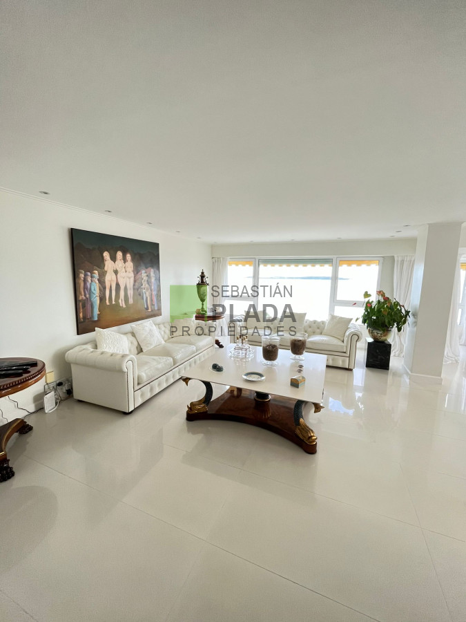 Apartamento ID.952 - EXCELENTE UNIDAD TODO RECICLADO PRIMERA LINEA AL MAR