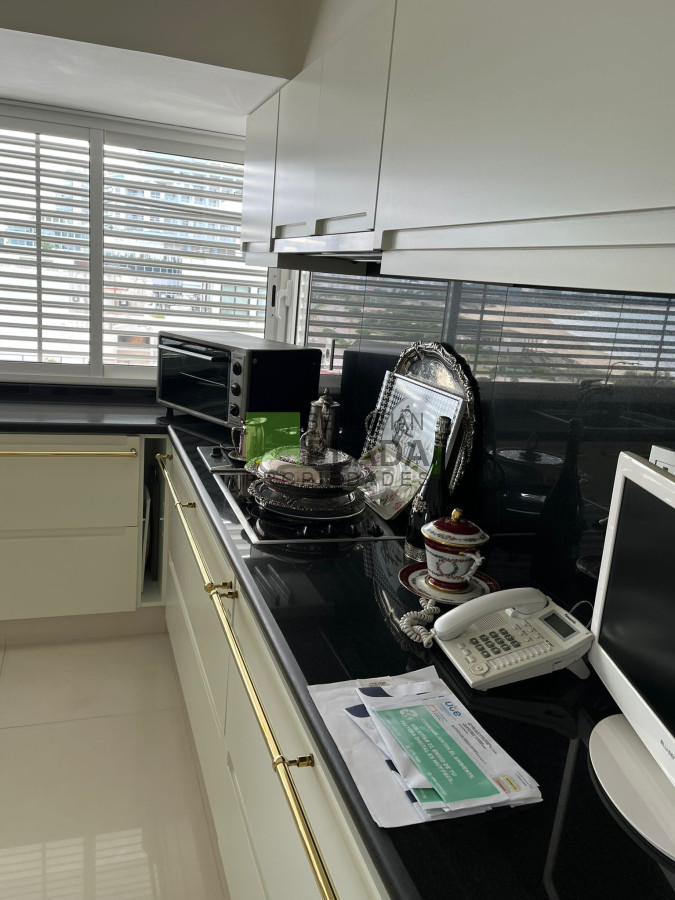 Apartamento ID.952 - EXCELENTE UNIDAD TODO RECICLADO PRIMERA LINEA AL MAR