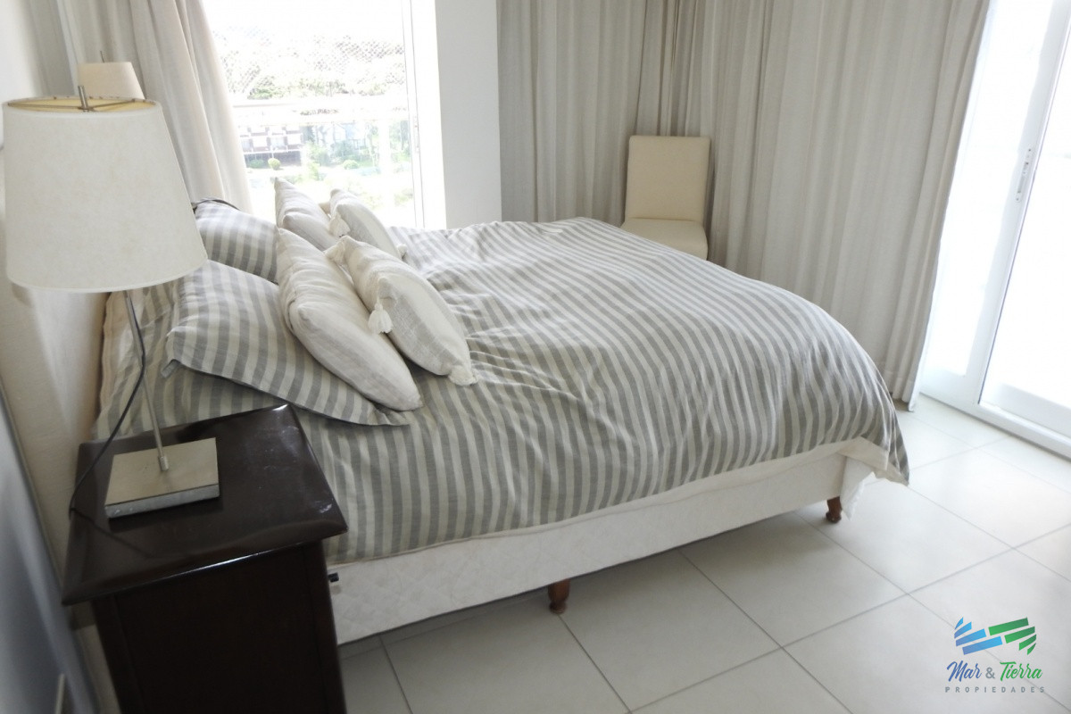 Apartamento ID.5784 - En venta apartamento 3 dormtirorios con parrillero propio, buenos servicios, playa Brava, Punta del Este