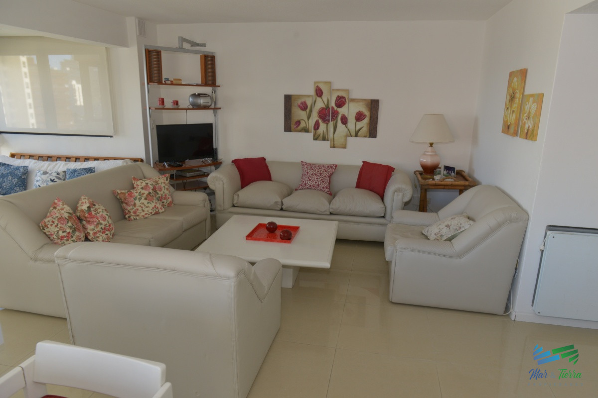 Apartamento ID.3187 -   Departamento en Punta del Este, Torre con servicios