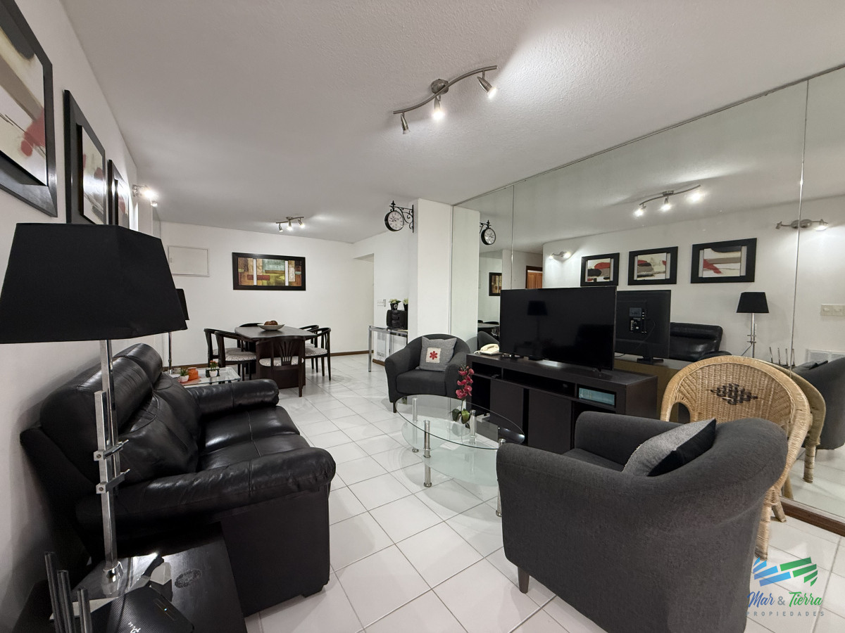 Apartamento ID.5396 - En venta apartamento 2 dormitorios con cochera, edificio con servicios en brava, Punta del Este