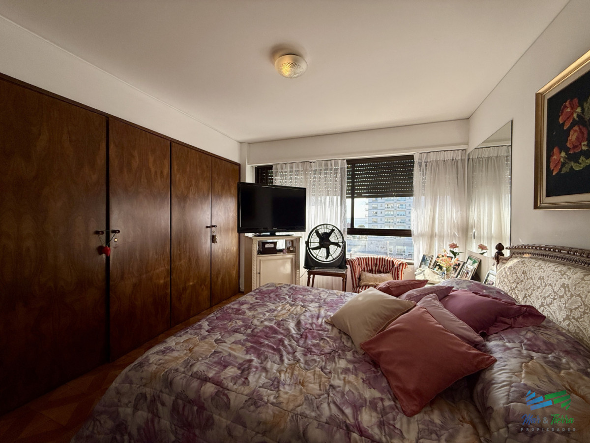 Apartamento ID.5717 - En Venta Amplio Apartamento en Torre Amalfi  Playa Mansa