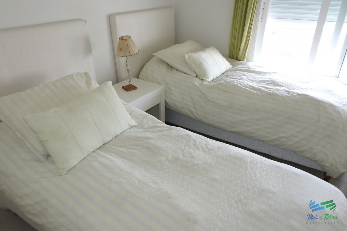 Apartamento ID.5784 - En venta apartamento 3 dormtirorios con parrillero propio, buenos servicios, playa Brava, Punta del Este