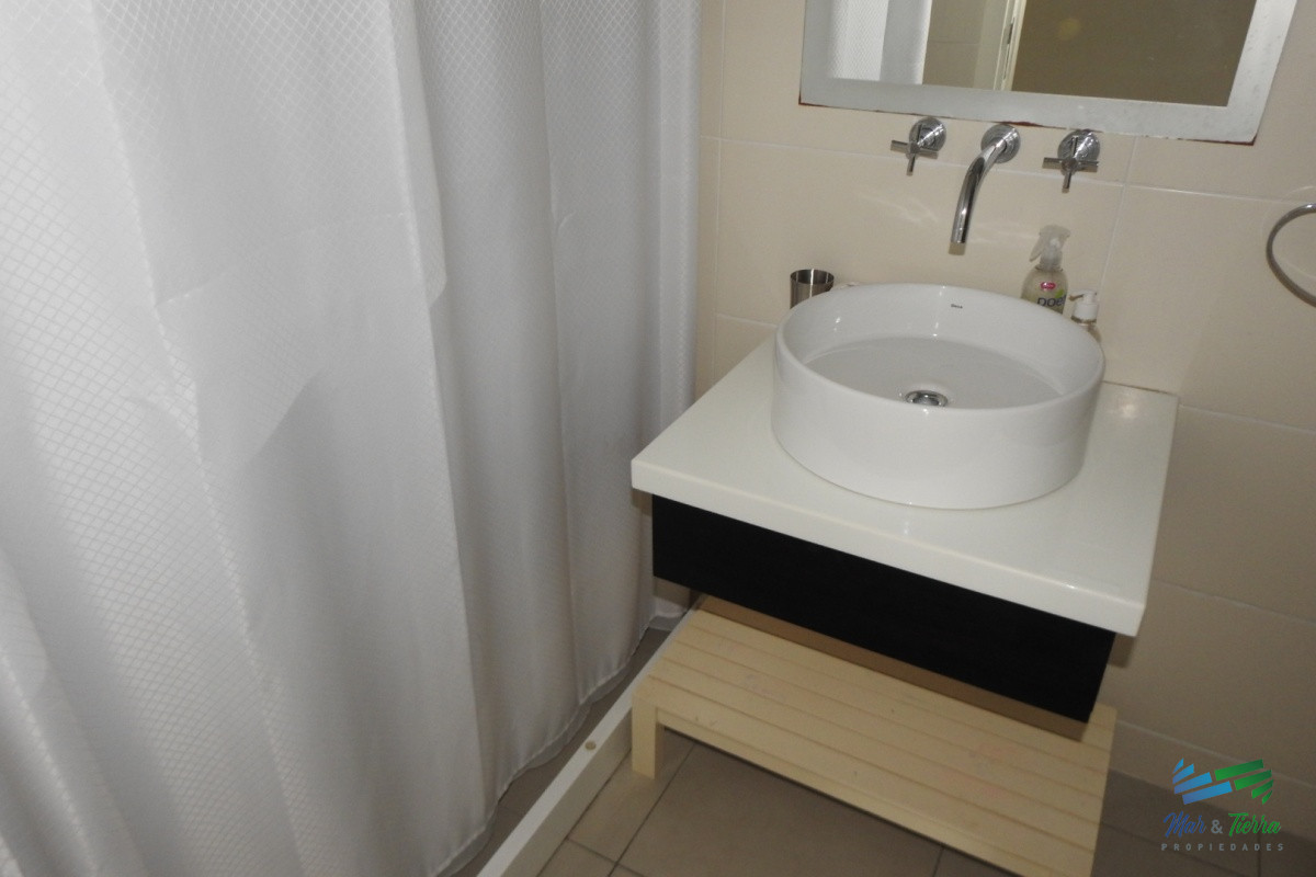 Apartamento ID.5784 - En venta apartamento 3 dormtirorios con parrillero propio, buenos servicios, playa Brava, Punta del Este