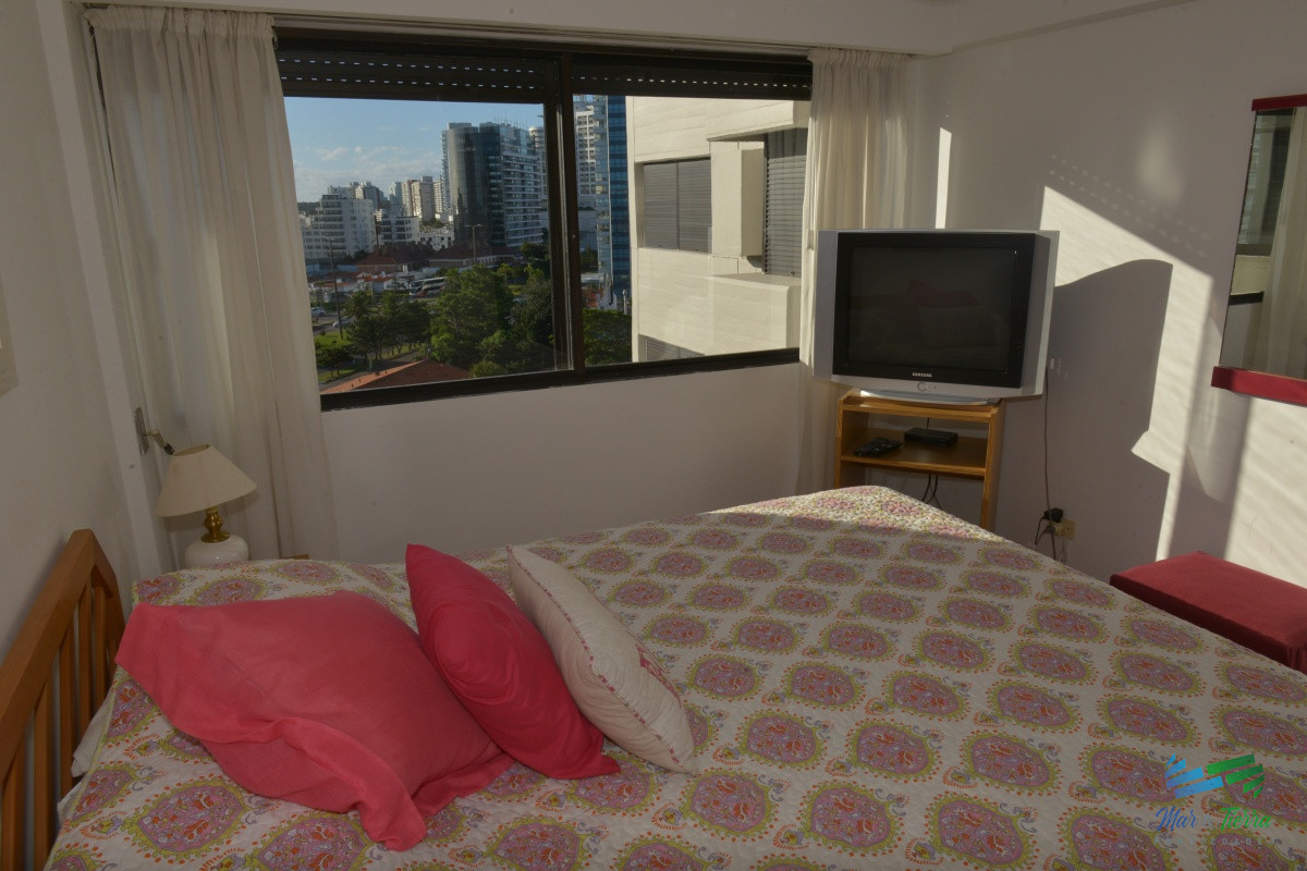 Apartamento ID.3187 -   Departamento en Punta del Este, Torre con servicios