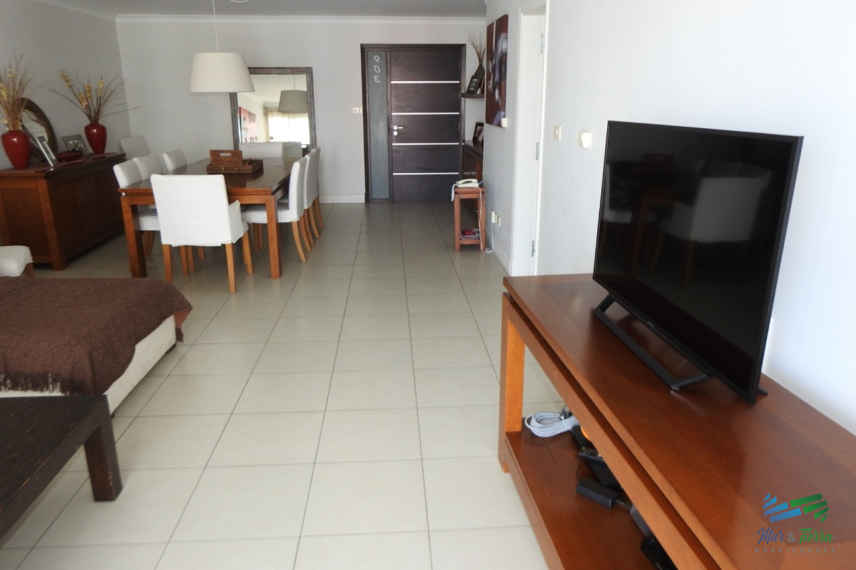 Apartamento ID.5784 - En venta apartamento 3 dormtirorios con parrillero propio, buenos servicios, playa Brava, Punta del Este