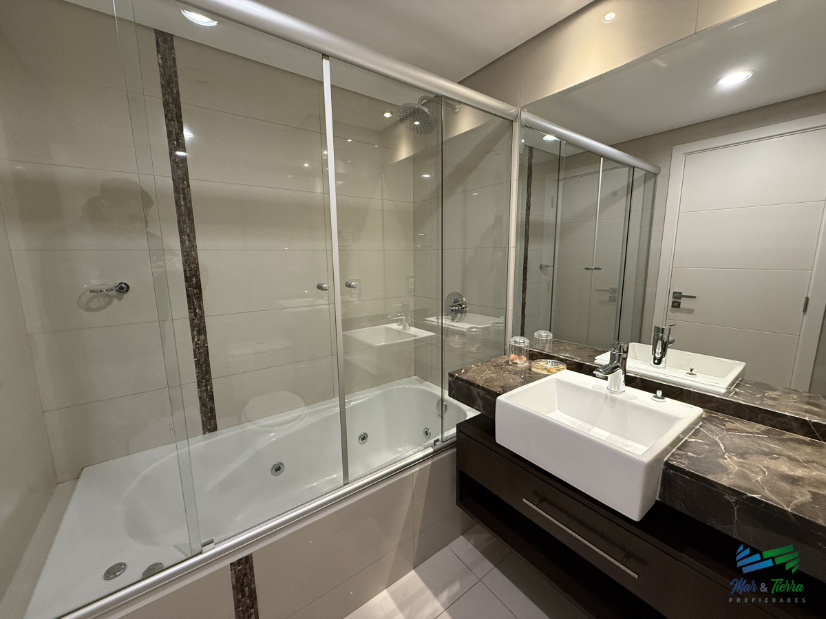 Apartamento ID.3234 - En venta, espectacular planta en primera línea sobre el mar!!!