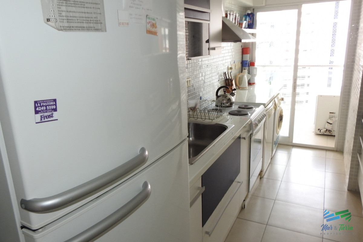 Apartamento ID.5784 - En venta apartamento 3 dormtirorios con parrillero propio, buenos servicios, playa Brava, Punta del Este