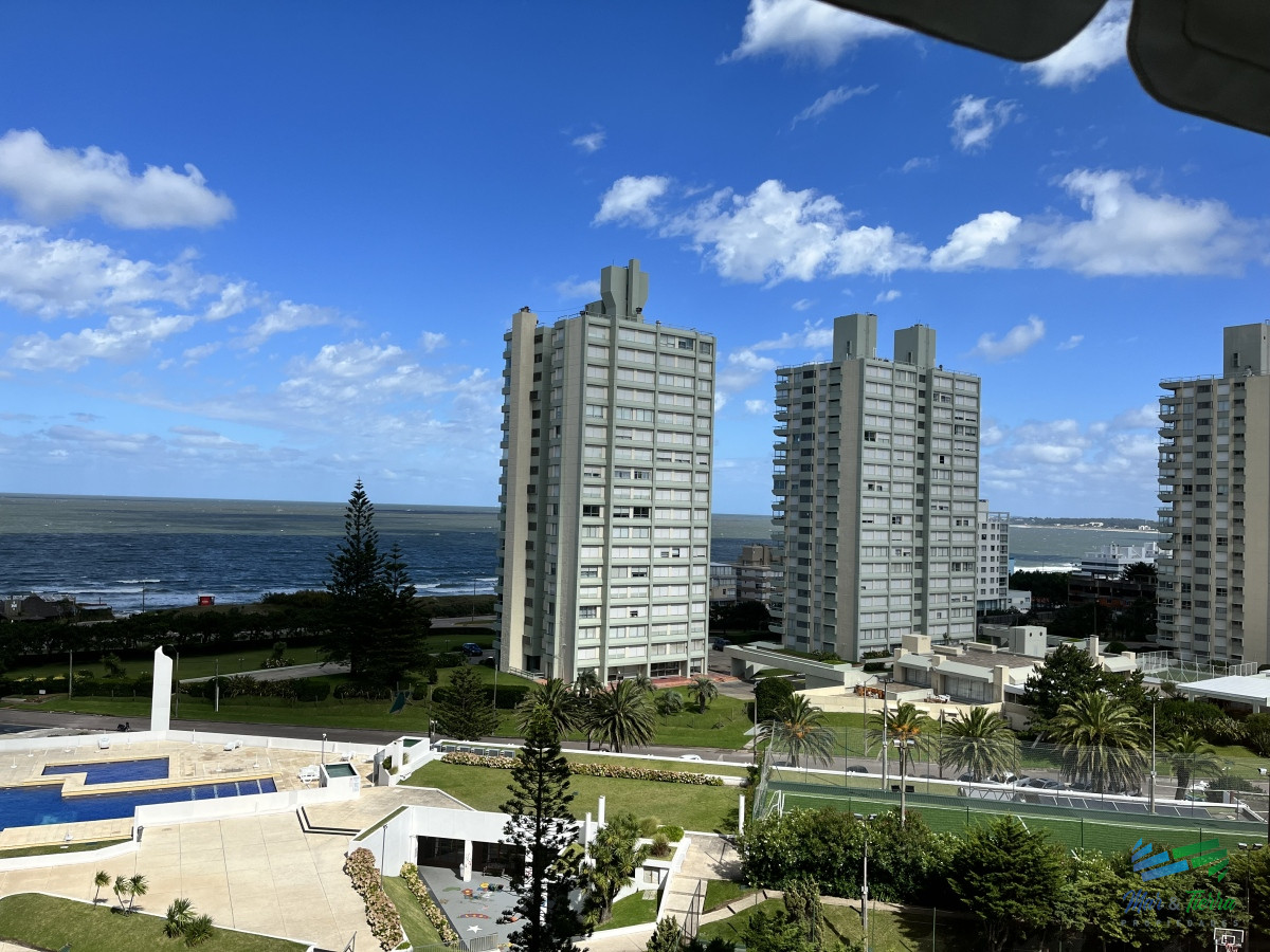 Apartamento ID.5775 - En venta apartamento 1 dormitorio y medio en Playa Mansa, complejo Lincon Center, Punta del este