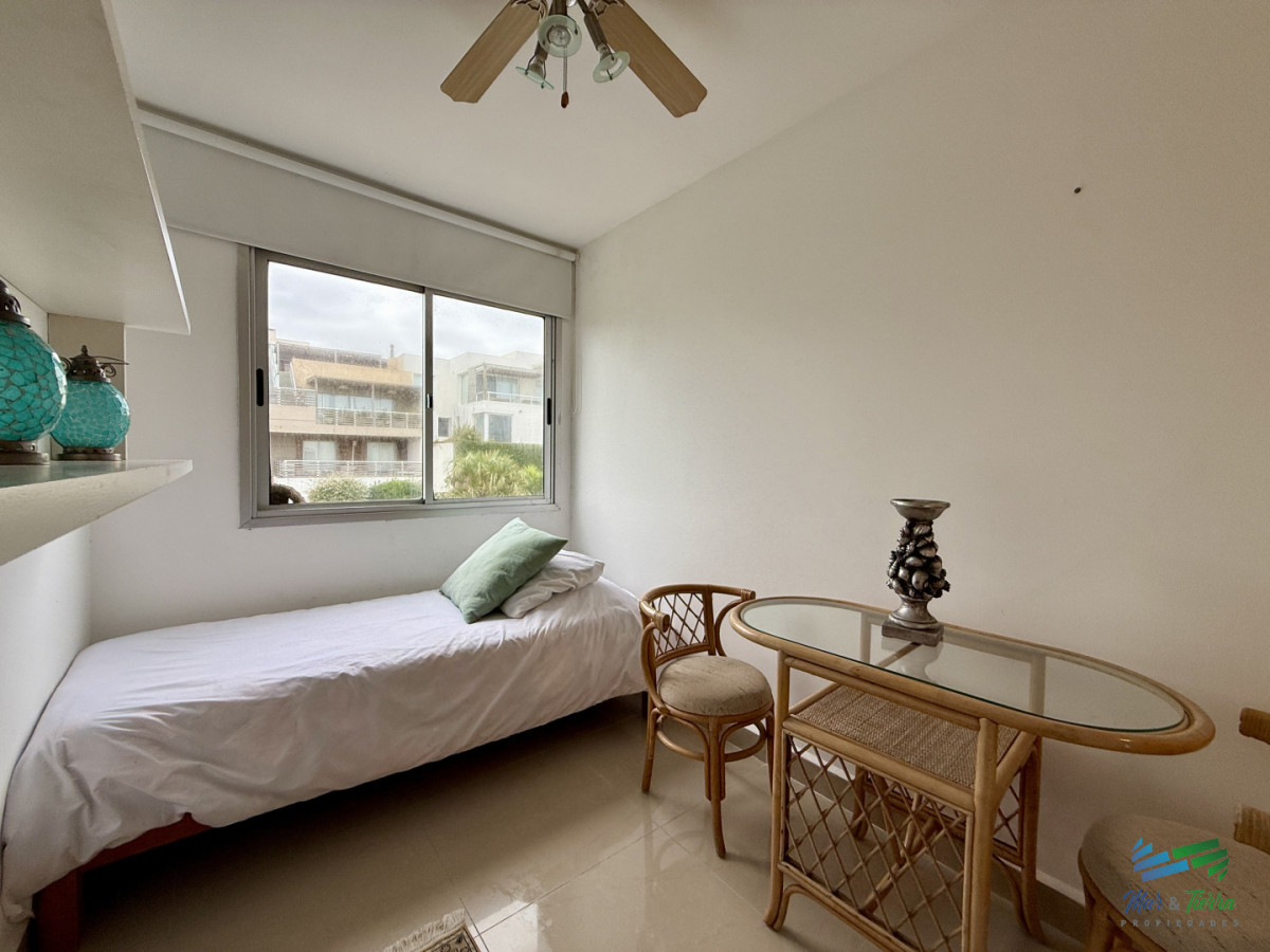 Apartamento ID.5785 - En venta apartamento 3 dormitorios en Manantiales, frente al Mar, Punta del Este.