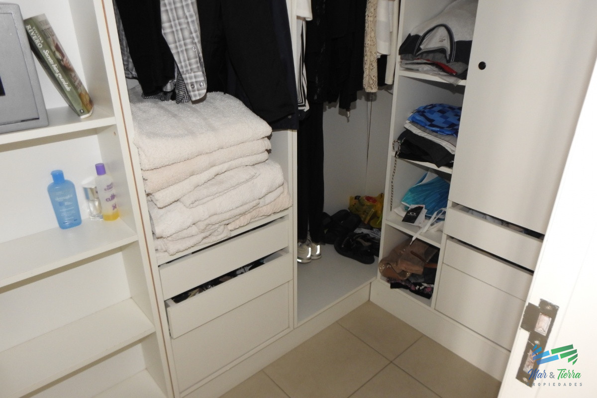 Apartamento ID.5784 - En venta apartamento 3 dormtirorios con parrillero propio, buenos servicios, playa Brava, Punta del Este