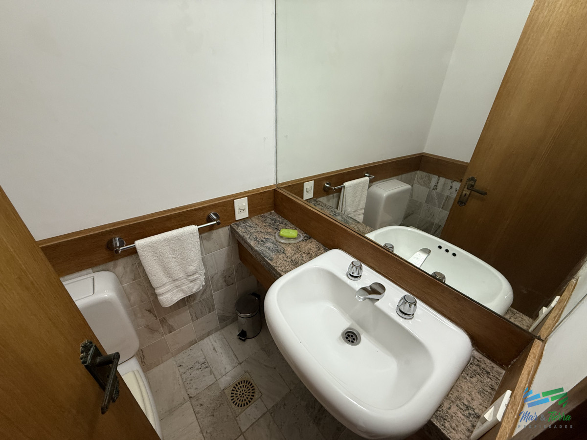 Apartamento ID.5396 - En venta apartamento 2 dormitorios con cochera, edificio con servicios en brava, Punta del Este