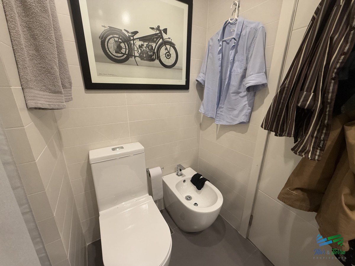 Apartamento ID.5180 - En venta apartamento 3 dormitorios en suite, primera linea, vista al mar, con servicios, Peninsula, Punta del este