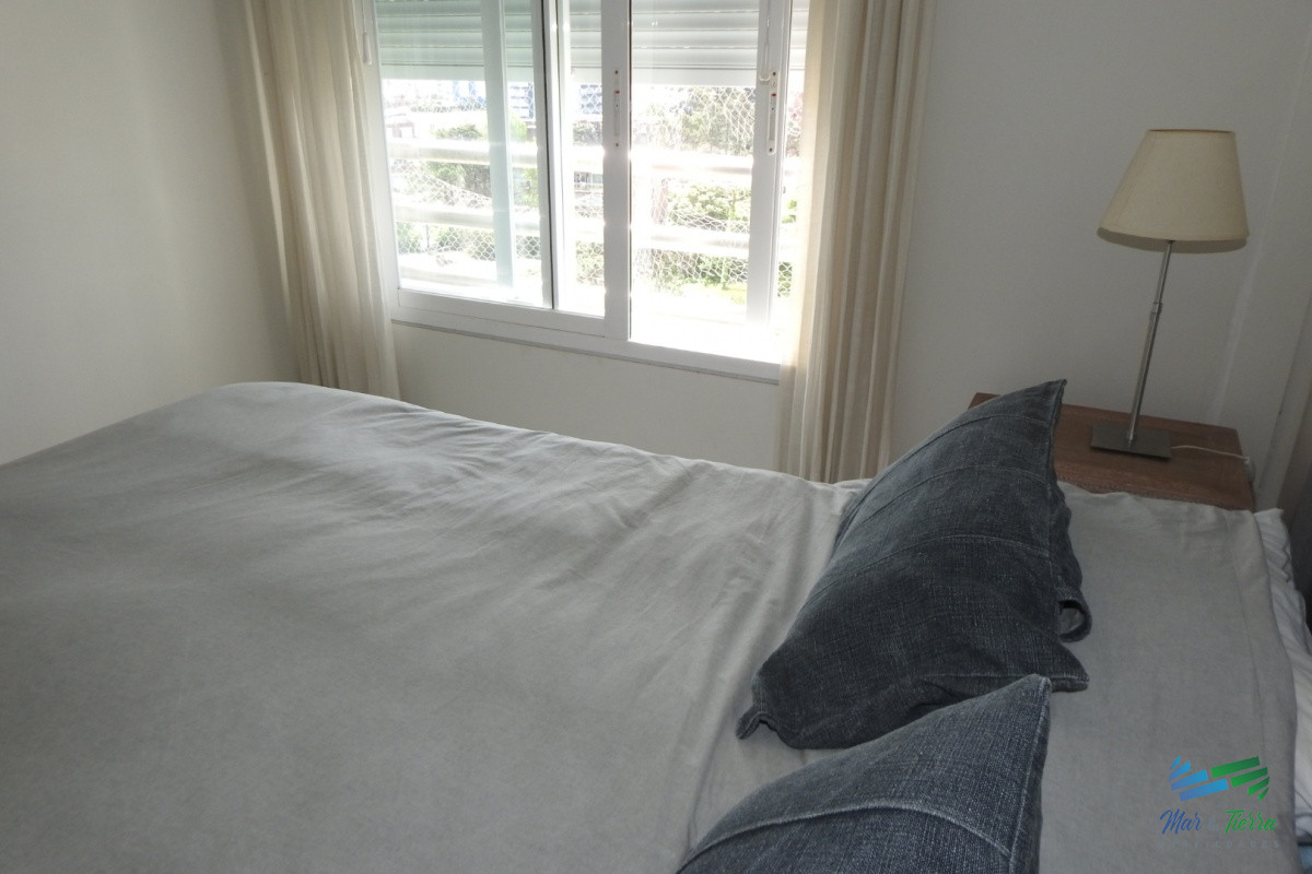 Apartamento ID.5784 - En venta apartamento 3 dormtirorios con parrillero propio, buenos servicios, playa Brava, Punta del Este