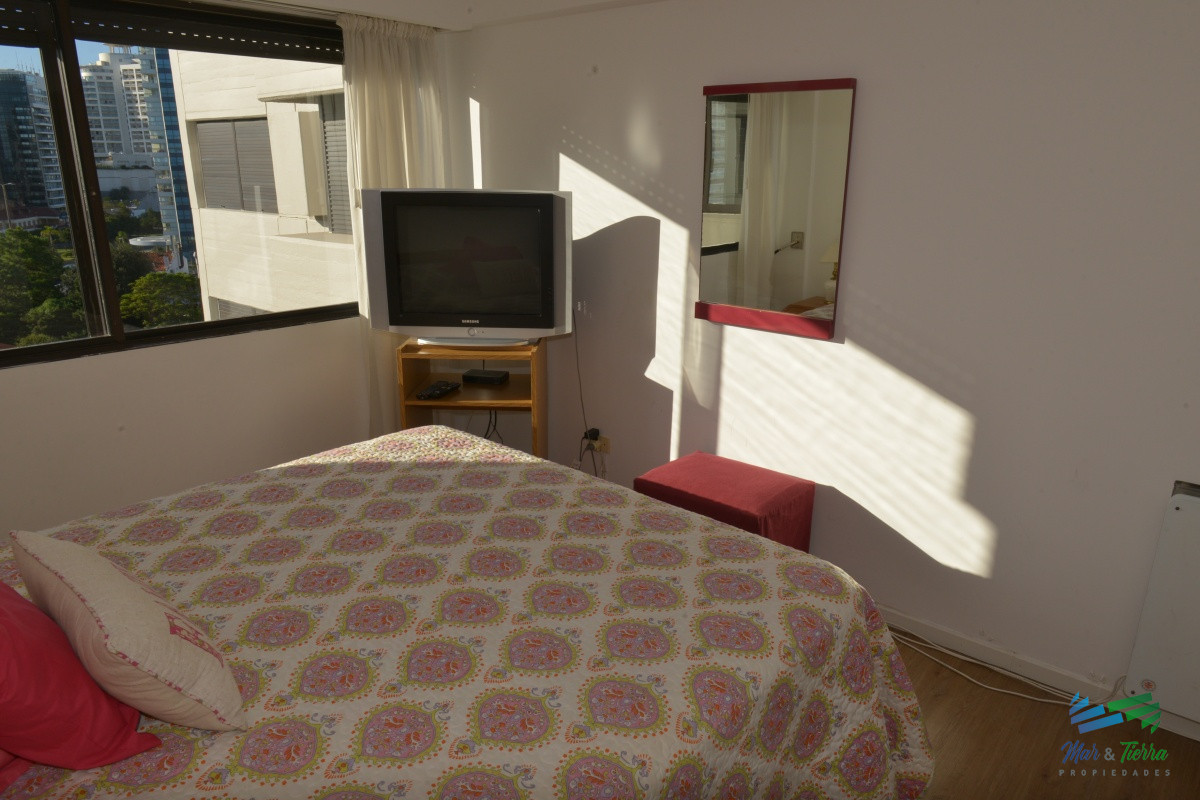 Apartamento ID.3187 -   Departamento en Punta del Este, Torre con servicios