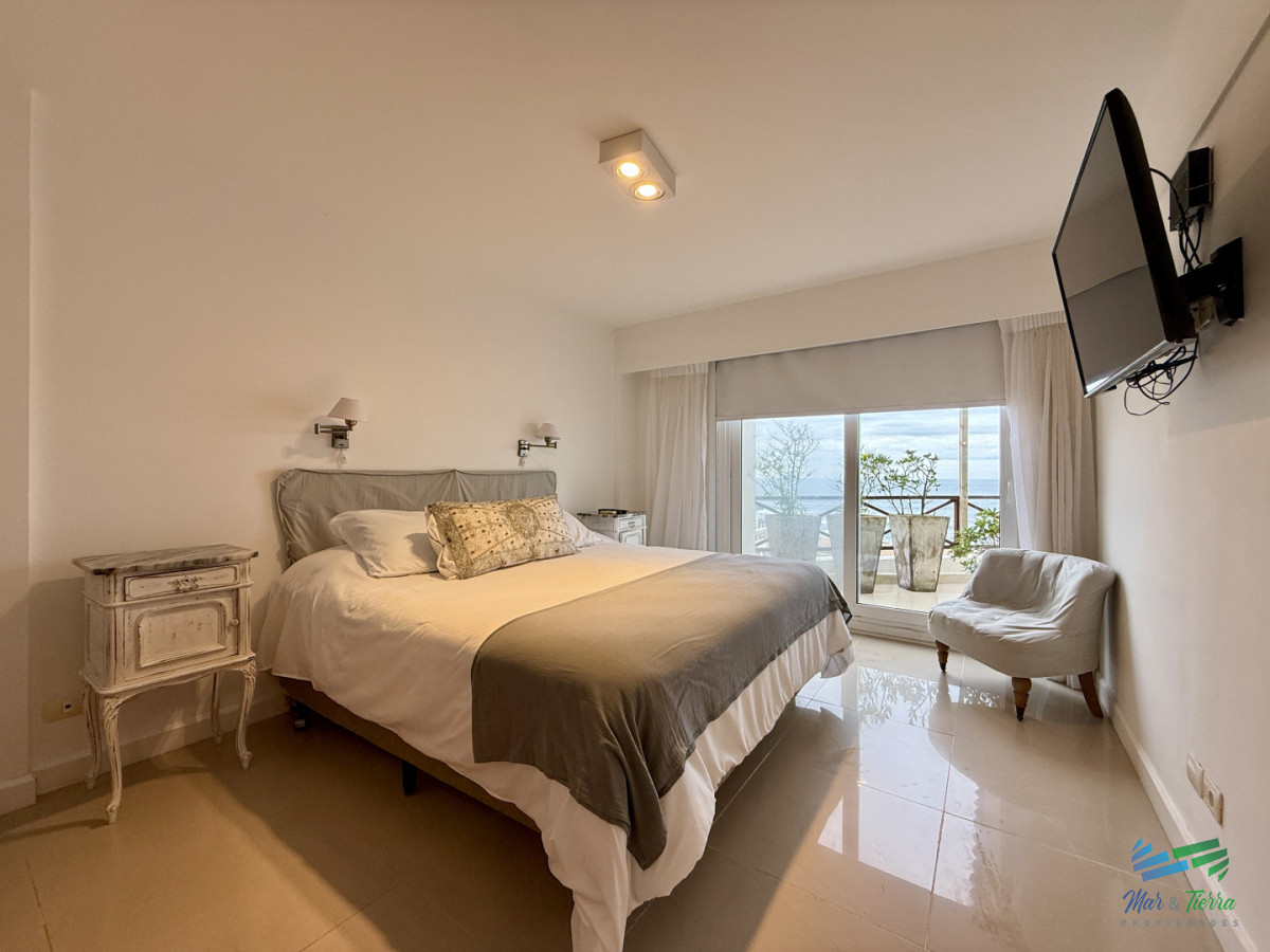 Apartamento ID.5785 - En venta apartamento 3 dormitorios en Manantiales, frente al Mar, Punta del Este.