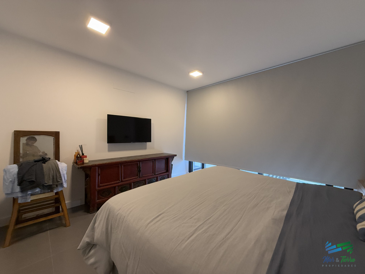 Apartamento ID.5180 - En venta apartamento 3 dormitorios en suite, primera linea, vista al mar, con servicios, Peninsula, Punta del este