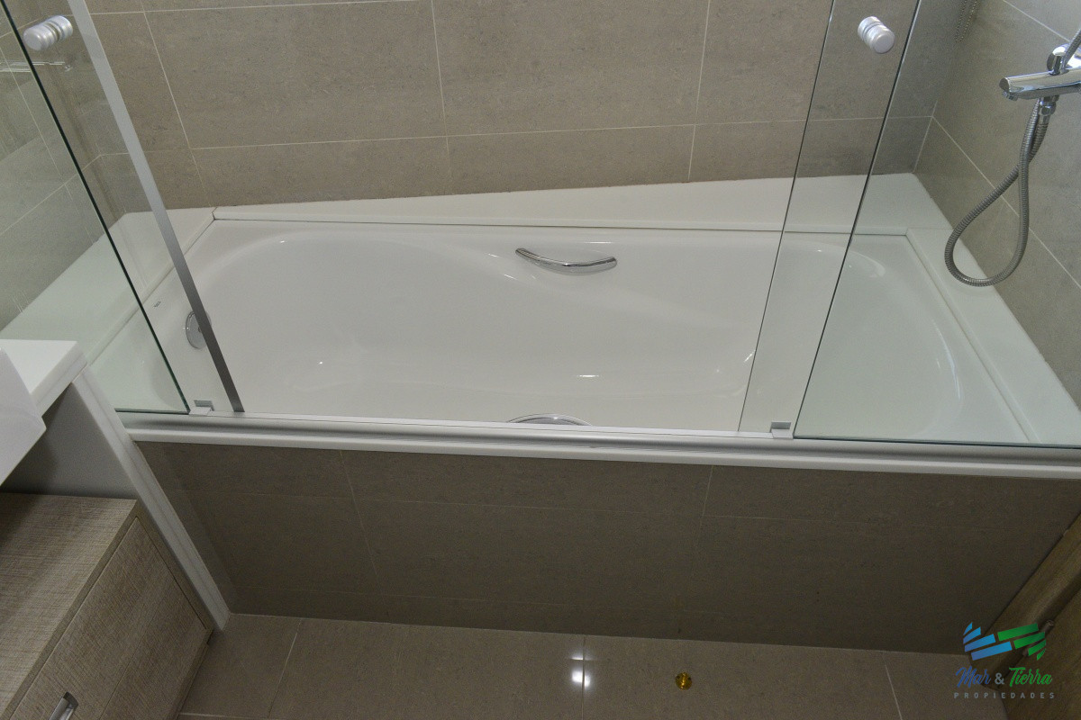 Apartamento ID.5748 - EN VENTA APARTAMENTO 2 DORMITORIOS CON EXCELENTES SERVICIOS Y VISTA AL MAR, PLAYA BRAVA, PUNTA DEL ESTE