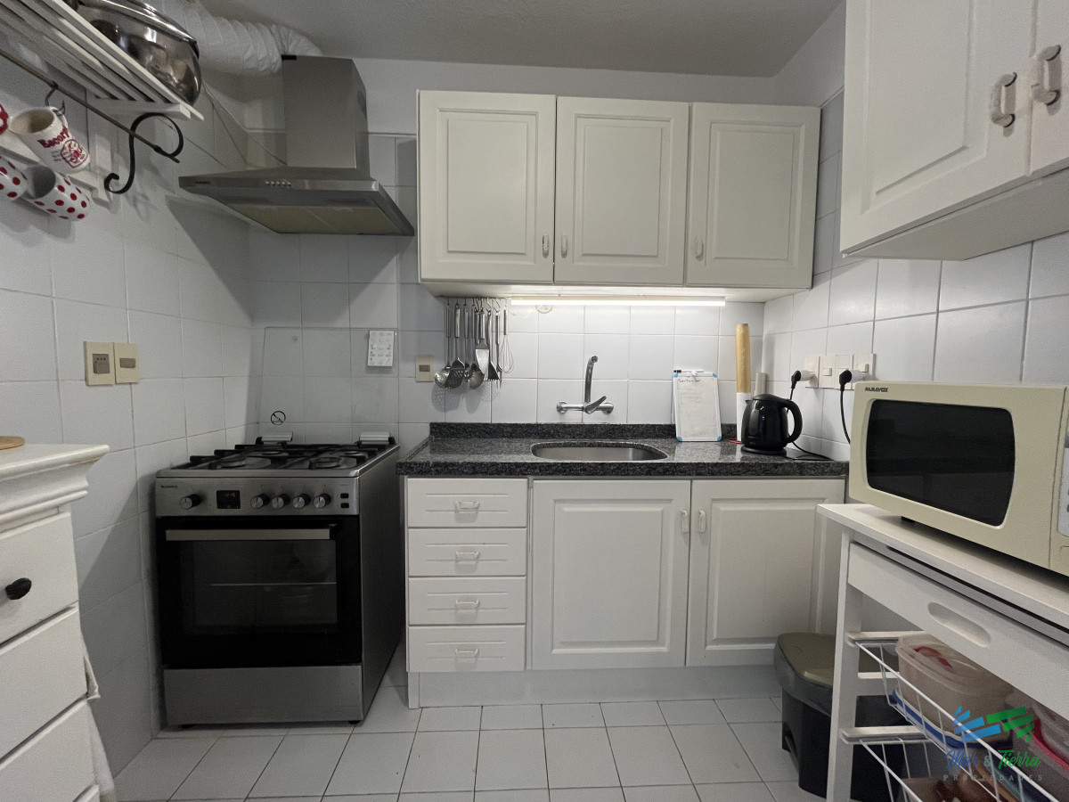 Apartamento ID.5033 - En venta apartamento 1 dormitorio y medio, 2 baños, con servicios y vista al mar Punta del Este