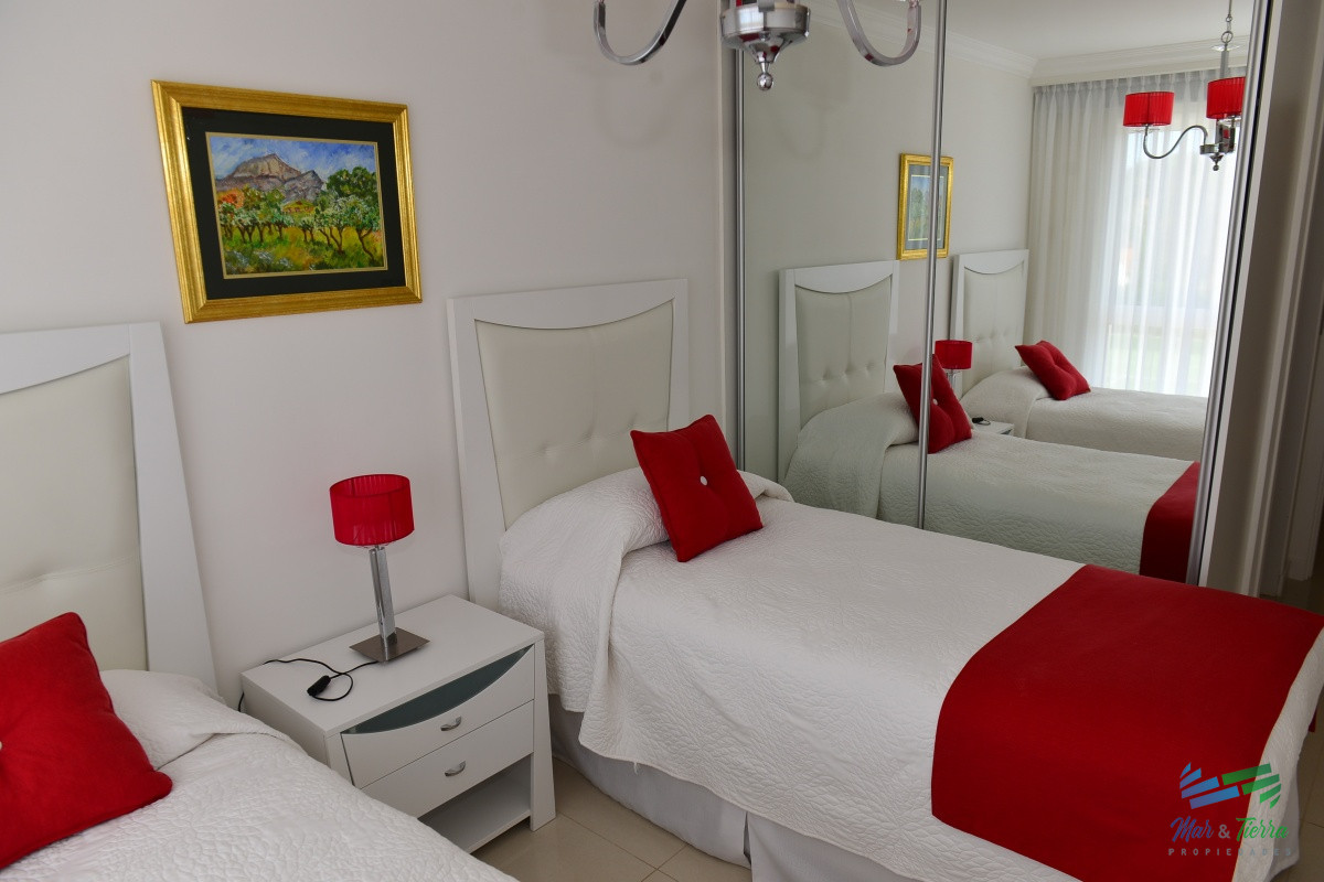 Apartamento ID.3234 - En venta, espectacular planta en primera línea sobre el mar!!!