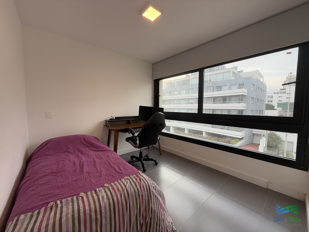 Apartamento ID.5180 - En venta apartamento 3 dormitorios en suite, primera linea, vista al mar, con servicios, Peninsula, Punta del este