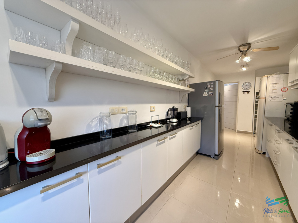 Apartamento ID.5785 - En venta apartamento 3 dormitorios en Manantiales, frente al Mar, Punta del Este.