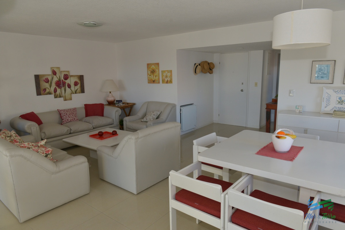 Apartamento ID.3187 -   Departamento en Punta del Este, Torre con servicios