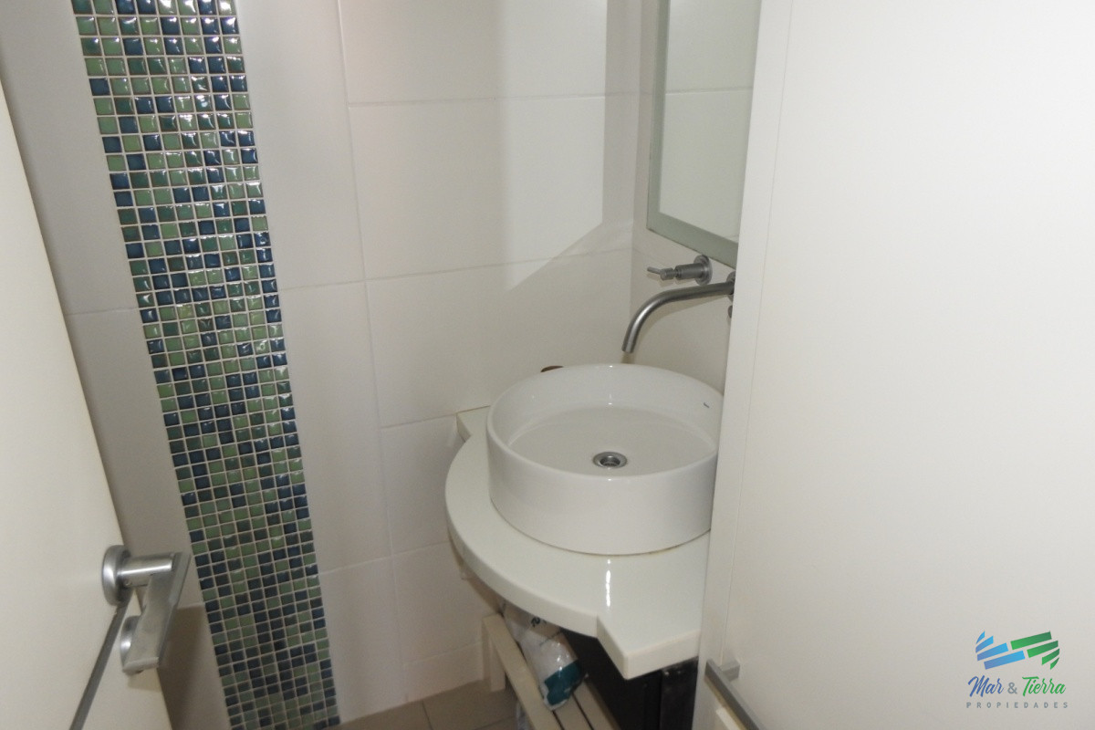 Apartamento ID.5784 - En venta apartamento 3 dormtirorios con parrillero propio, buenos servicios, playa Brava, Punta del Este