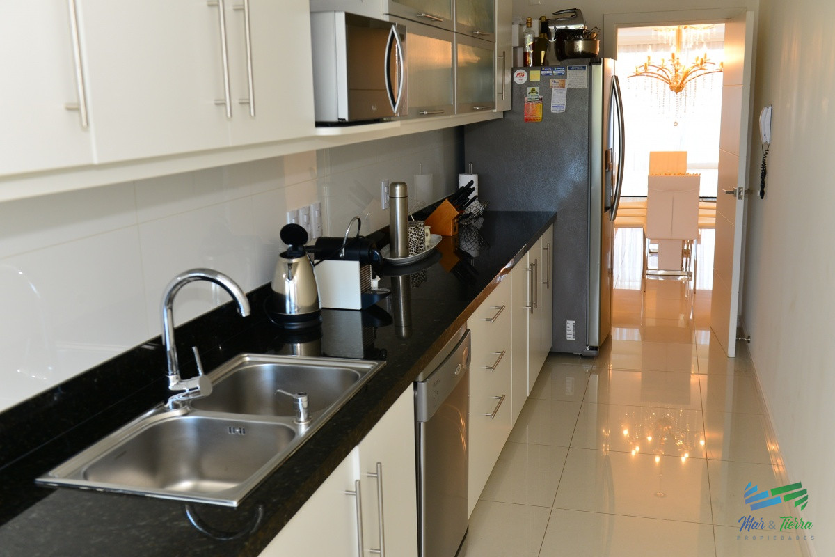 Apartamento ID.3234 - En venta, espectacular planta en primera línea sobre el mar!!!