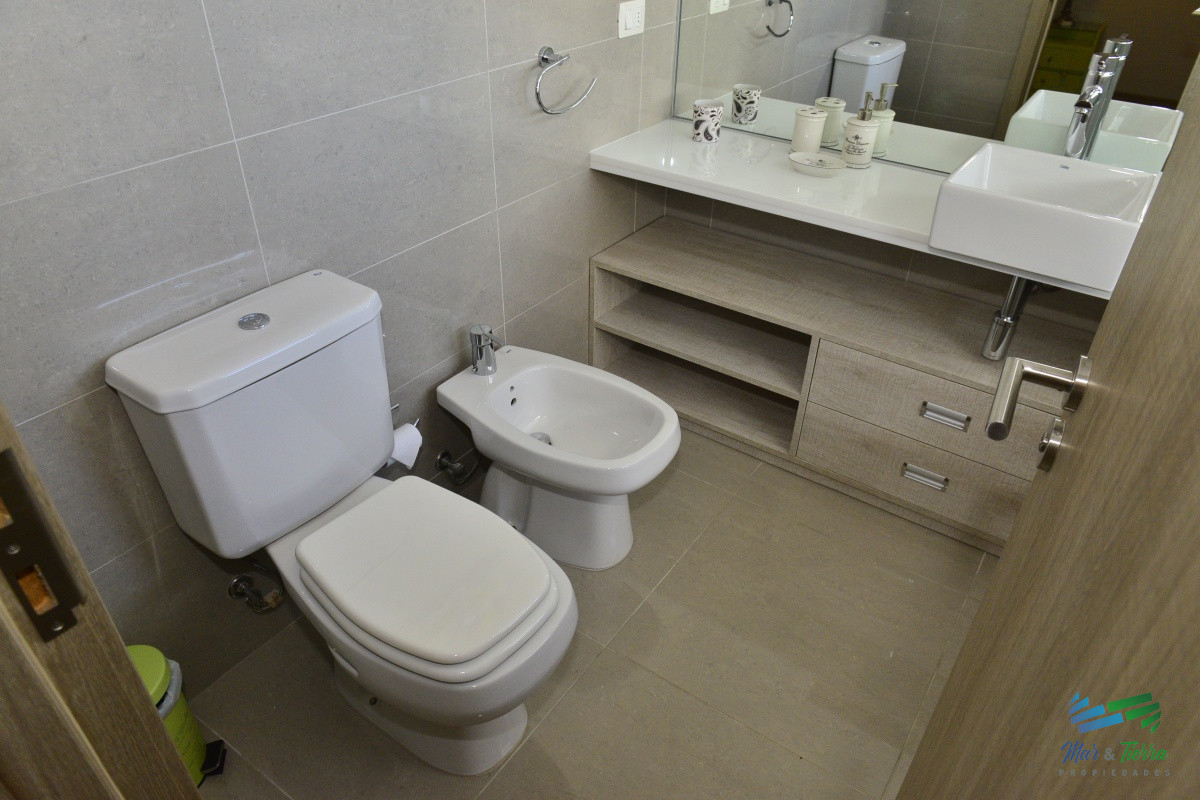 Apartamento ID.5748 - EN VENTA APARTAMENTO 2 DORMITORIOS CON EXCELENTES SERVICIOS Y VISTA AL MAR, PLAYA BRAVA, PUNTA DEL ESTE