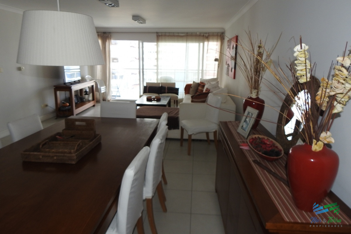 Apartamento ID.5784 - En venta apartamento 3 dormtirorios con parrillero propio, buenos servicios, playa Brava, Punta del Este