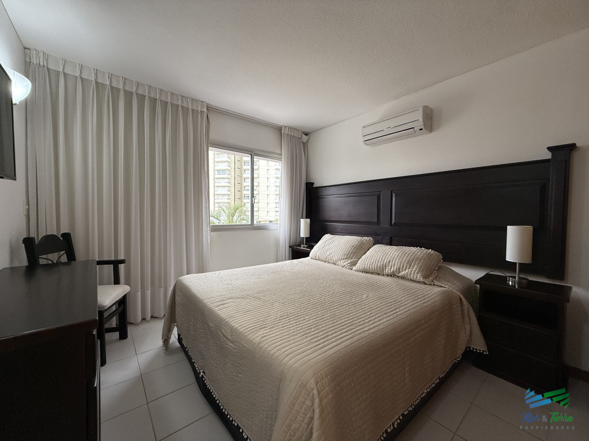 Apartamento ID.5396 - En venta apartamento 2 dormitorios con cochera, edificio con servicios en brava, Punta del Este