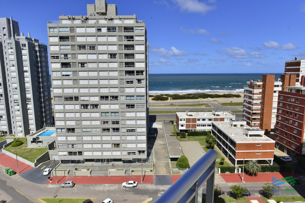 Apartamento ID.5748 - EN VENTA APARTAMENTO 2 DORMITORIOS CON EXCELENTES SERVICIOS Y VISTA AL MAR, PLAYA BRAVA, PUNTA DEL ESTE
