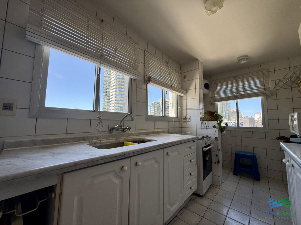 Apartamento ID.5430 - En venta apartamento 3 dormitorios en playa mansa, cerca Peninsula, Punta del Este.