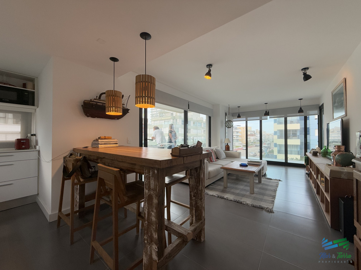 Apartamento ID.5180 - En venta apartamento 3 dormitorios en suite, primera linea, vista al mar, con servicios, Peninsula, Punta del este