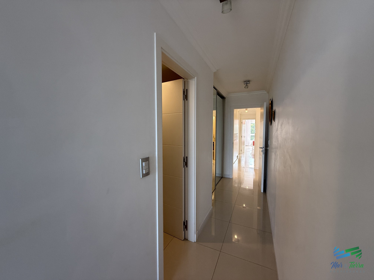 Apartamento ID.3234 - En venta, espectacular planta en primera línea sobre el mar!!!