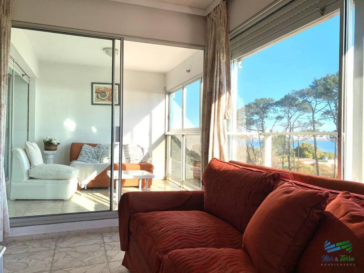Apartamento ID.5130 - En venta apartamento 2 dormitorios, 2 baños, con servicios frente al mar, playa Mansa, Punta del Este