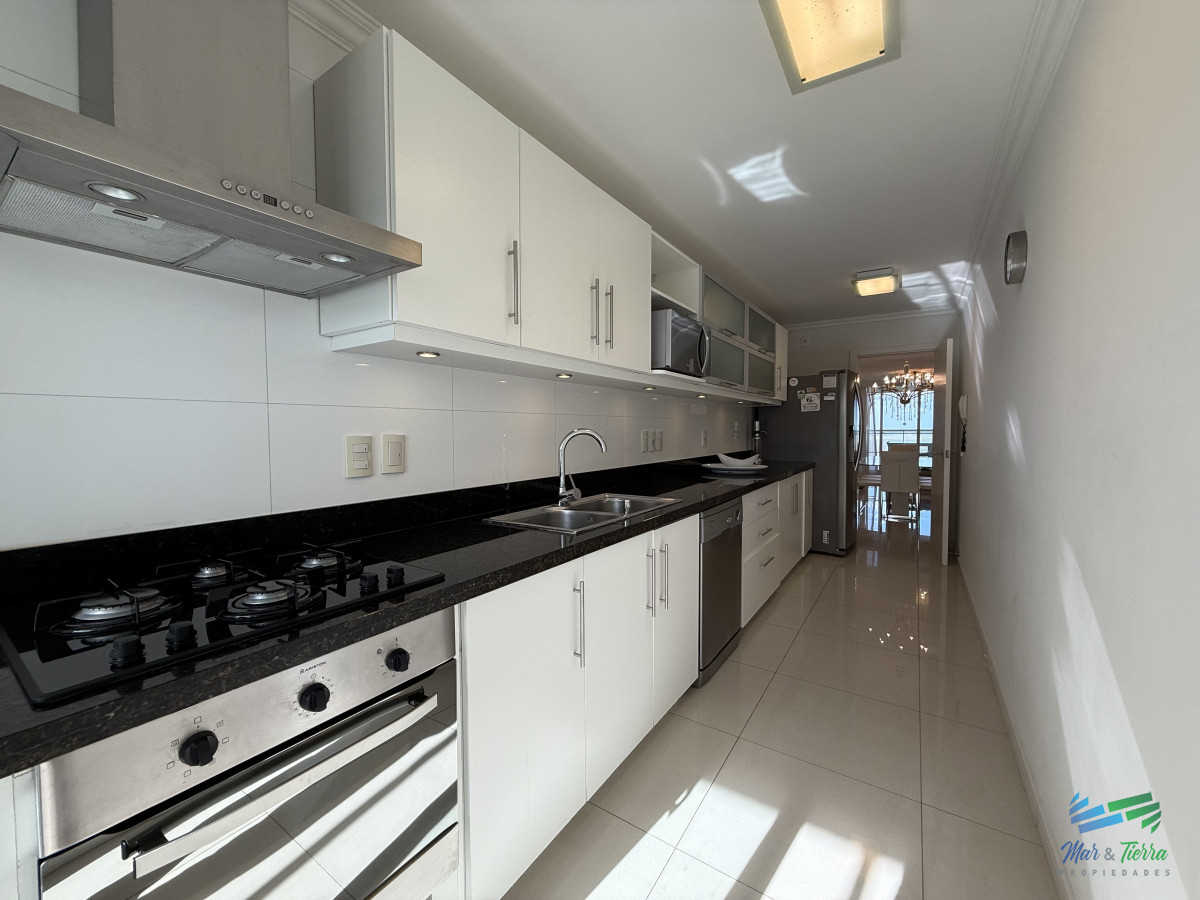 Apartamento ID.3234 - En venta, espectacular planta en primera línea sobre el mar!!!