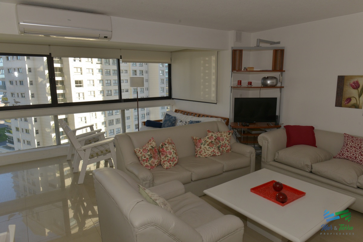 Apartamento ID.3187 -   Departamento en Punta del Este, Torre con servicios
