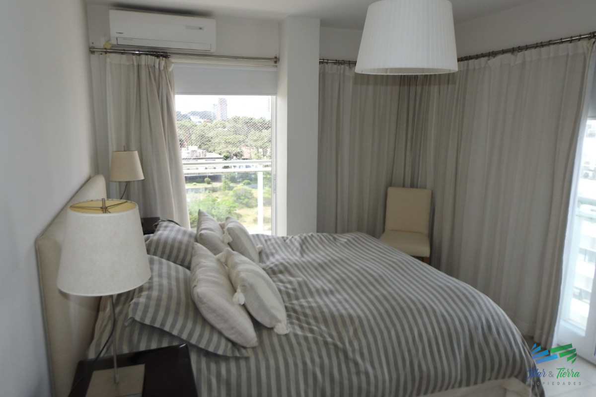Apartamento ID.5784 - En venta apartamento 3 dormtirorios con parrillero propio, buenos servicios, playa Brava, Punta del Este