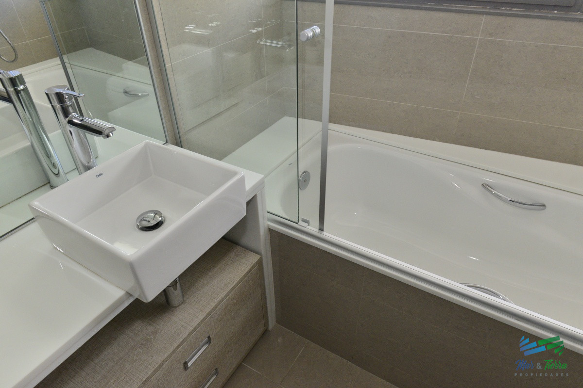 Apartamento ID.5748 - EN VENTA APARTAMENTO 2 DORMITORIOS CON EXCELENTES SERVICIOS Y VISTA AL MAR, PLAYA BRAVA, PUNTA DEL ESTE