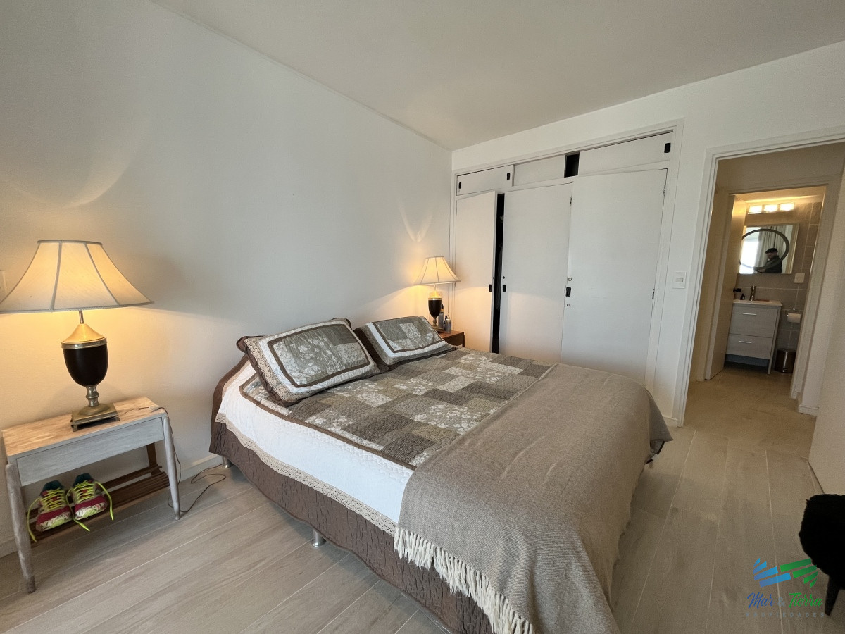 Apartamento ID.4722 - EN VENTA APARTAMENTO 2 DORMITORIOS, VISTA AL MAR, PENINSULA, PUNTA DEL ESTE