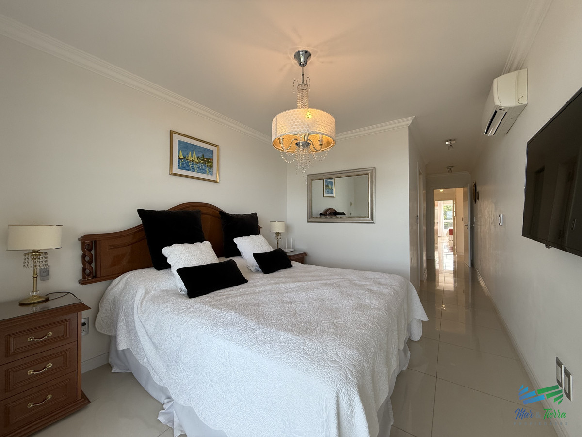 Apartamento ID.3234 - En venta, espectacular planta en primera línea sobre el mar!!!