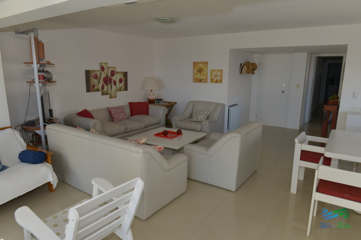 Apartamento ID.3187 -   Departamento en Punta del Este, Torre con servicios